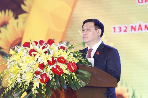 Chủ tịch Quốc hội Vương Đình Huệ: Đưa Trà Vinh sớm trở thành trung tâm năng lượng sạch, năng lượng tái tạo