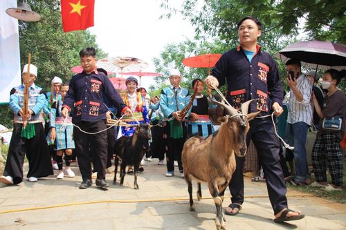 Thưởng thức trọn vẹn phiên chợ vùng cao ngay giữa Hà Nội