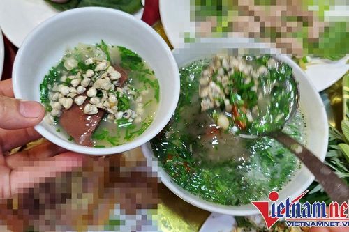 Súp hến sông Lam ăn kèm bánh đúc đỏ ngon nức tiếng xứ Nghệ