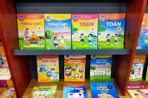 Sách giáo khoa tăng giá: 'Không được tận dụng sách cũ học là vô cùng lãng phí'