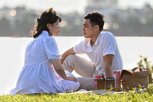 Người Hà Nội đổ về bãi sông Hồng dựng lều trại