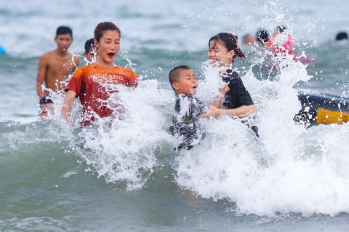 Biển Vũng Tàu vắng khách chiều 1/5