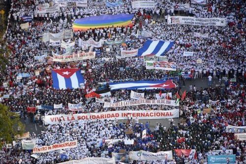 Hàng triệu người dân Cuba tuần hành kỷ niệm Ngày Quốc tế Lao động
