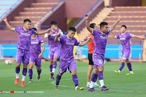 U23 Việt Nam tập buổi đầu tại Phú Thọ, thầy Park 'xốc' lại tinh thần học trò