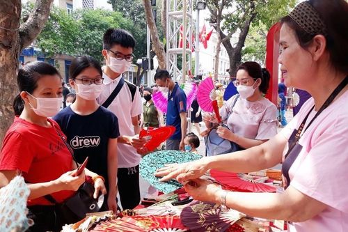 Khoảng 65.000 lượt khách đến với Lễ hội quà tặng du lịch Hà Nội 2022