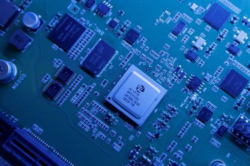 Nhật Bản cân nhắc phát triển ngành sản xuất chất bán dẫn và pin trong nước.