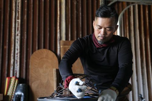 'Dân khùng' biến rác thành những tác phẩm nghệ thuật