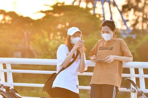 Hoàng hôn đẹp trên hồ Tây ngày cuối kỳ nghỉ lễ