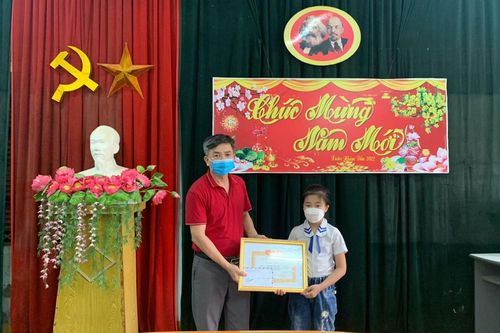 Tuyên Quang: Học sinh lớp 3 trả lại hơn 16 triệu đồng cho người đánh rơi