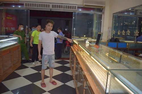 Vừa ăn cướp… vừa la làng