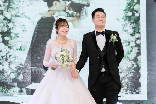 Hé lộ đám cưới của nam chính 'Phố trong làng' với bạn gái xinh đẹp