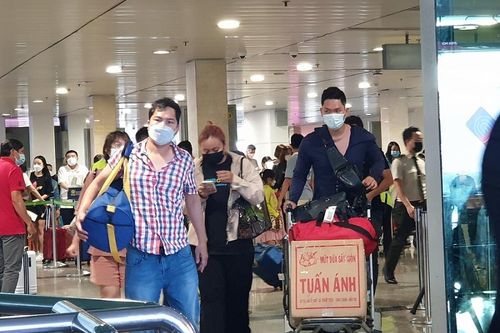 TP. Hồ Chí Minh: Ngày cuối kỳ nghỉ lễ bến xe vắng khách, sân bay đông đúc