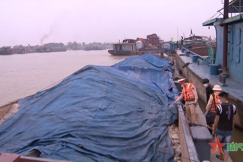 Siết chặt quản lý hoạt động vận tải đường thủy tại Phú Thọ