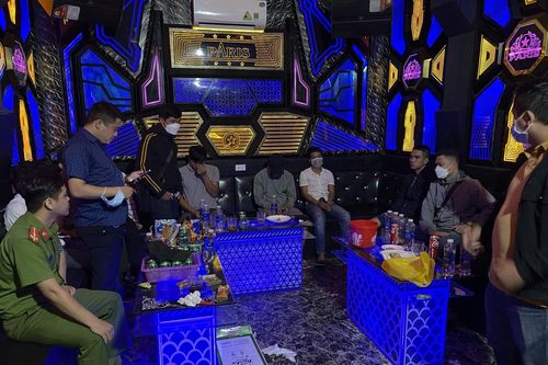 Thừa Thiên – Huế: Phát hiện nhóm đối tượng tổ chức 'bay lắc' tại quán karaoke