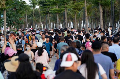 Hình ảnh 'biển' người đầy ái ngại trong dịp nghỉ lễ 30/4 - 1/5