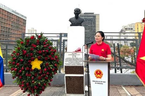 Hình ảnh Đoàn Hội LHPN Việt Nam tham dự Đại hội Liên đoàn Phụ nữ Dân chủ Quốc tế và làm việc tại Venezuela