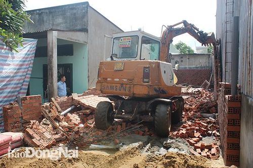 Cưỡng chế ' nóng' 18 công trình xây dựng trái phép tại phường Trảng Dài