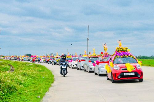 Rực rỡ diễu hành xe hoa Kính mừng Phật đản tại huyện Yên Mô (Ninh Bình)