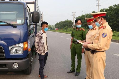 Hà Nam: Phát hiện xe tải chở 4 tấn thực phẩm bẩn