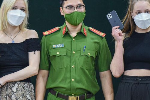2 nữ du khách Nga bị mất điện thoại: 'Tôi bất ngờ về tốc độ xử lý của Công an Hà Nội'