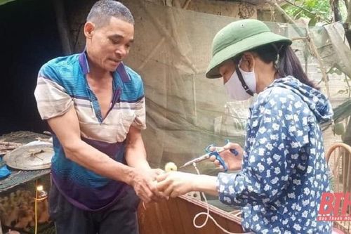 Tiêm phòng vắc - xin gia súc, gia cầm đợt I năm 2022 cơ bản bảo đảm tiến độ