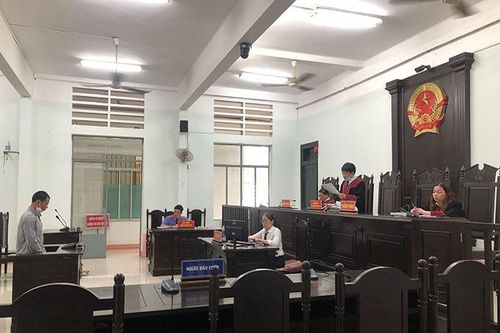 Vào tù vì giúp chém người
