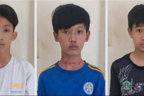 Nhóm thiếu niên rủ nhau đập phá nhiều máy bán nước tự động trộm đồ uống