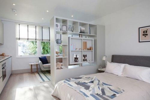 Vách ngăn bằng đồ nội thất hoặc đồ trang trí: Ý tưởng không mới nhưng luôn đúng để tạo không gian mở cho ngôi nhà