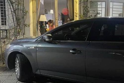 Kỷ luật phó phòng sở nội vụ thách thức cư dân
