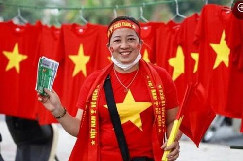 Màu cờ sắc áo rợp khắp 'chảo lửa' thành phố Việt Trì