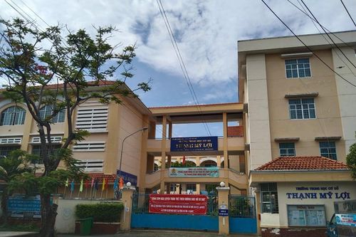 Đình chỉ thầy giáo thể dục bị tố sàm sỡ nữ sinh trung học ở TPHCM