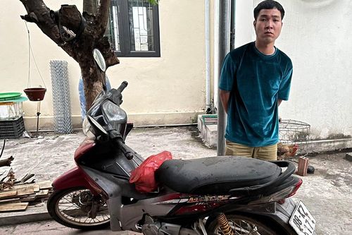 Con trai trộm xe máy bán tiêu xài, bố làm đơn báo công an bắt giữ