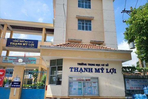 Tp.HCM: Tạm đình chỉ 15 ngày với thầy giáo bị tố 'đụng chạm' nữ sinh
