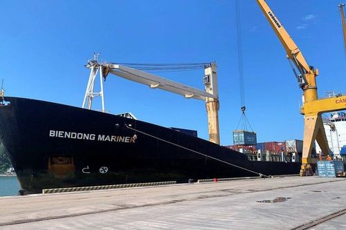 Cảng Cửa Lò lần đầu tiên đón chuyến tàu container quốc tế