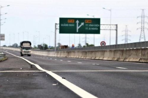 Sửa chữa hư hỏng trên đường cao tốc Đà Nẵng - Quảng Ngãi: Cần làm ngay sao cứ lừng khừng