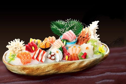 Nhà hàng Hoa Mai 'hút' khách với món Sashimi Nhật Bản