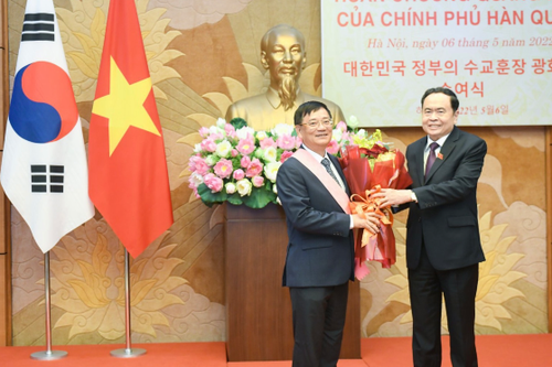 Phó Chủ tịch Thường trực Quốc hội Trần Thanh Mẫn dự lễ trao Huân chương Quang Hoa của Chính phủ Hàn Quốc tặng nguyên Trưởng Ban Công tác đại biểu
