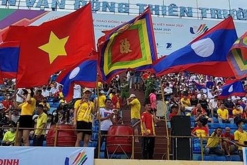 U23 Lào cảm ơn cổ động viên Nam Định 'tiếp lửa'