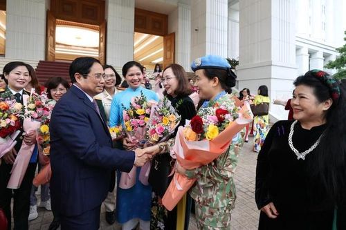 Trọng trách cao cả của nữ sĩ quan 'mũ nồi xanh' Việt Nam đầu tiên