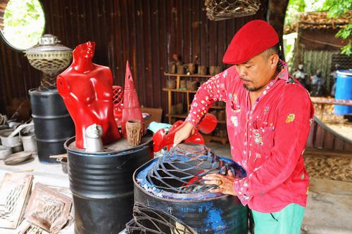 Chàng họa sĩ lang thang đi nhặt rác về 'tái sinh' thành tác phẩm nghệ thuật