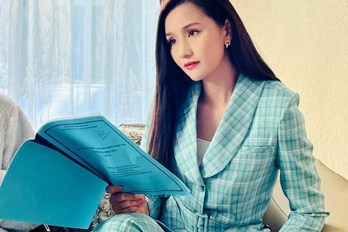 Lã Thanh Huyền chịu chơi, đặt 100 bộ váy thiết kế riêng cho vai diễn mới