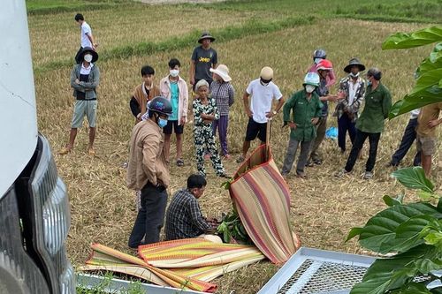 Xe cẩu vướng vào dây điện, một người tử vong