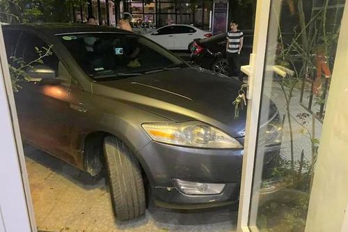 Đỗ xe sai còn thách thức người dân, cán bộ Sở Nội vụ bị kỷ luật