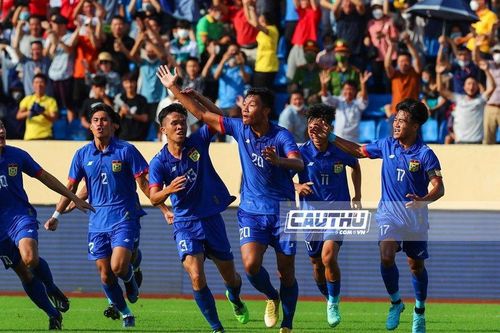 U23 Lào đánh rơi chiến thắng ngày ra quân vì trọng tài?