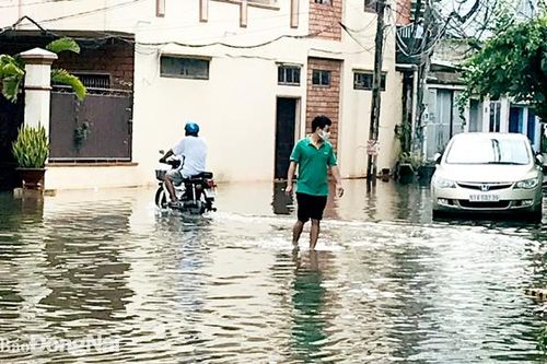 Nhiều khu dân cư bị ảnh hưởng do ngập sau mưa