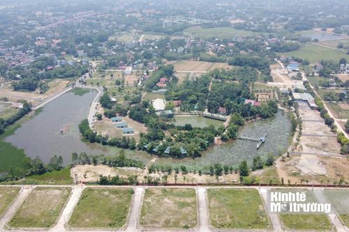 Hà Nội: Sau 'lời hứa' tự tháo dỡ công trình lấn chiếm, hồ Đà Sen vẫn bị ngăn đôi