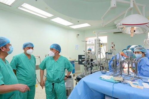 Ca ghép tim xuyên Việt xác lập 2 kỷ lục