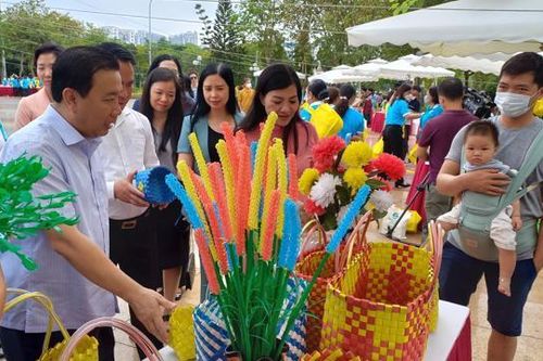 Phụ nữ Hà Nội ra quân tổng vệ sinh môi trường dịp SEA Games 31