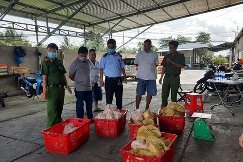 Cần Thơ: Lại phát hiện gần 3,5 tạ thực phẩm đông lạnh không rõ nguồn gốc