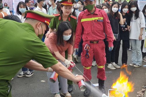 Trải nghiệm mô hình độc đáo tại ngày hội tư vấn tuyển sinh, hướng nghiệp